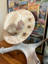 Load image into Gallery viewer, Robbin'