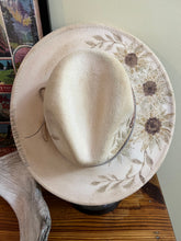 Load image into Gallery viewer, Robbin'