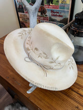 Load image into Gallery viewer, Robbin'