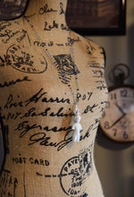 Load image into Gallery viewer, Royal Charlotte
